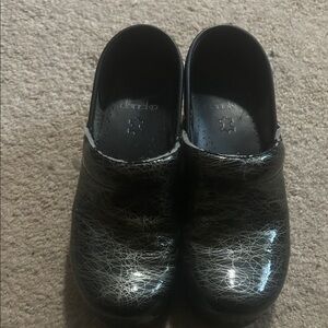 Dansko Women’s Clogs Shiny Blue with a hint of blue